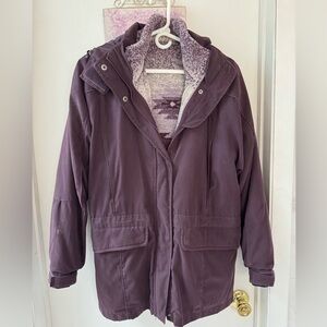 CABELAS WOMENS warm waterproof, outdoor coat. Fleece lined. Size small. Plum.